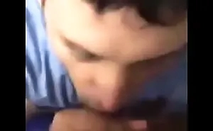 Vigilante chupando pene