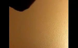 Elle crie de plaisir
