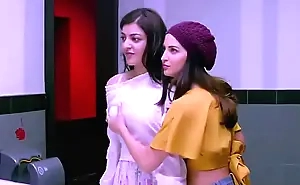 KAJAL AGRAWAL JUICY BOOBS Roil
